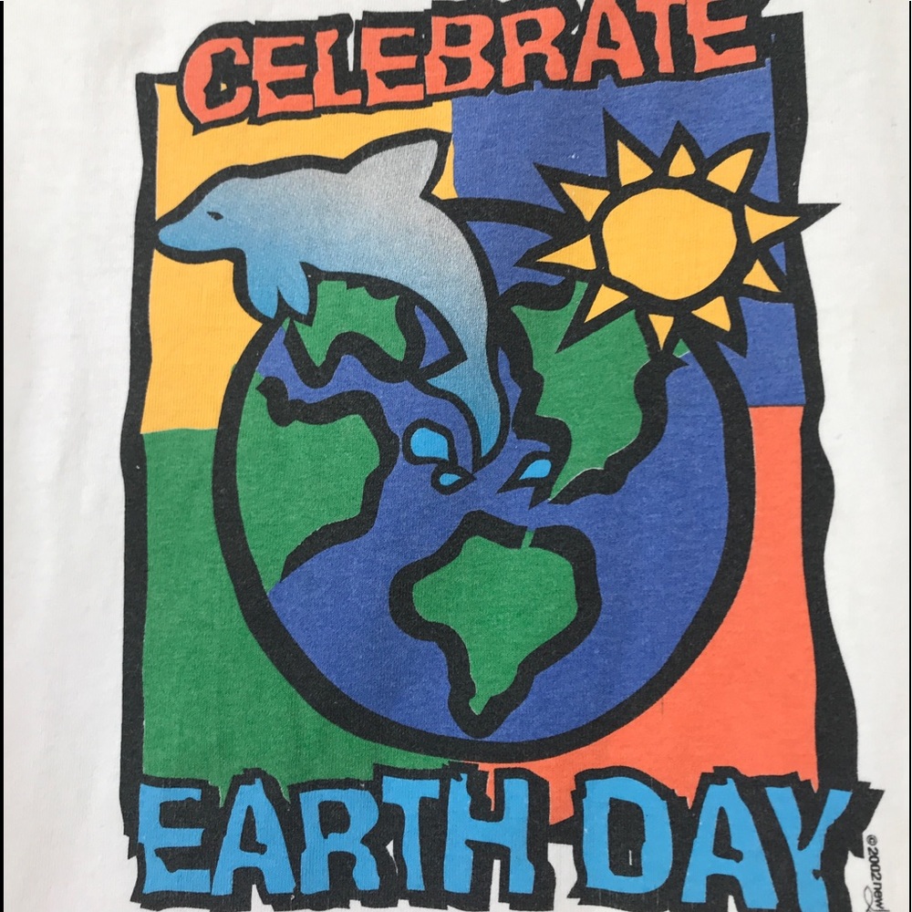 🌎Earth Day (every day) tee. April 22🌏